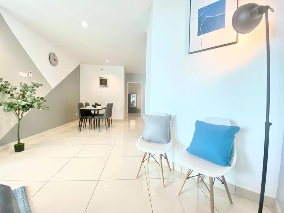 Mansion One Suites - Seaview Modern 2 Bedroom Suites Джорджтаун Экстерьер фото