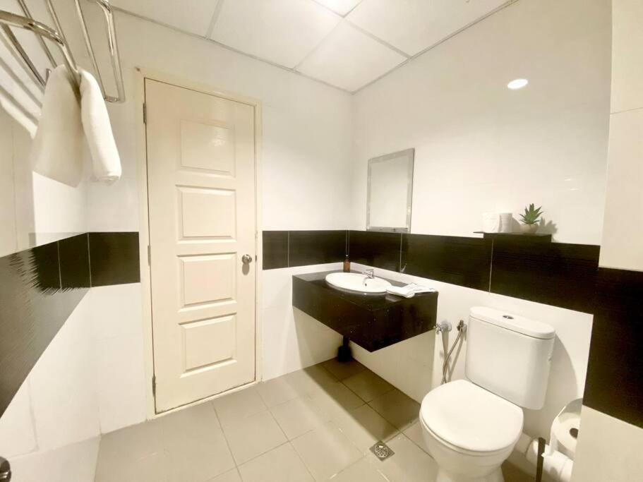 Mansion One Suites - Seaview Modern 2 Bedroom Suites Джорджтаун Экстерьер фото
