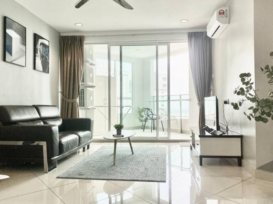 Mansion One Suites - Seaview Modern 2 Bedroom Suites Джорджтаун Экстерьер фото