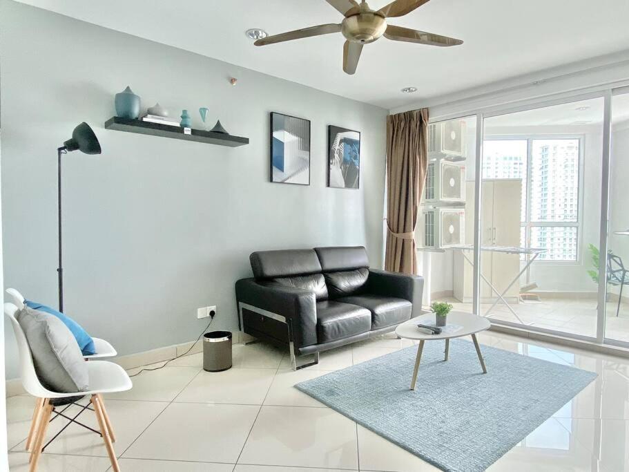 Mansion One Suites - Seaview Modern 2 Bedroom Suites Джорджтаун Экстерьер фото